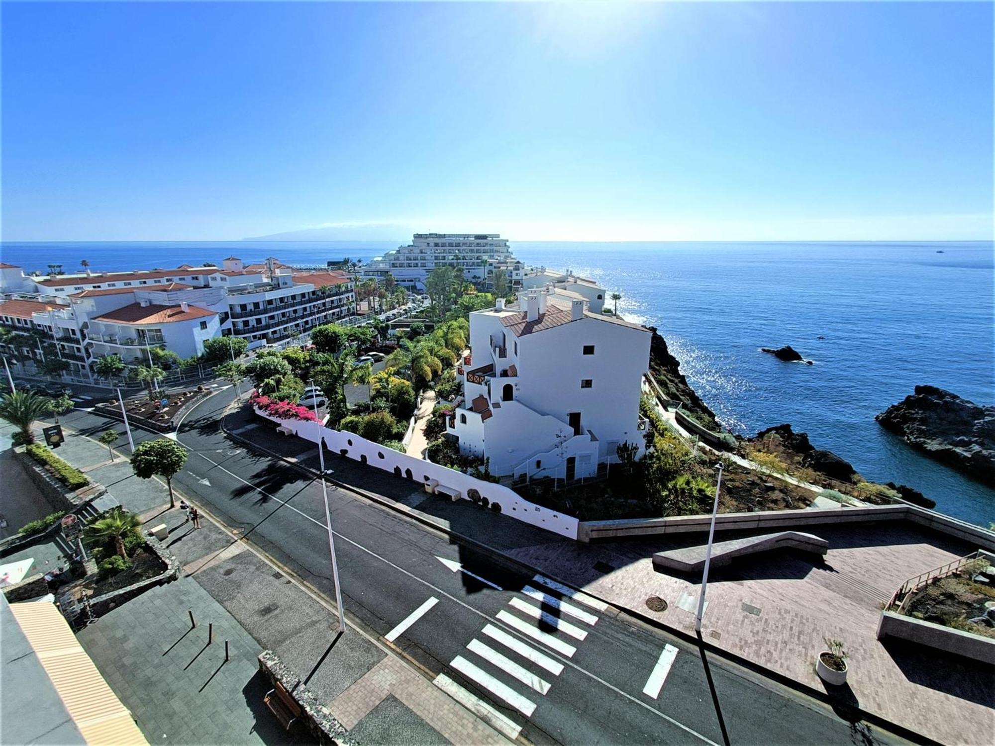 Luxury Gigantes Apartment